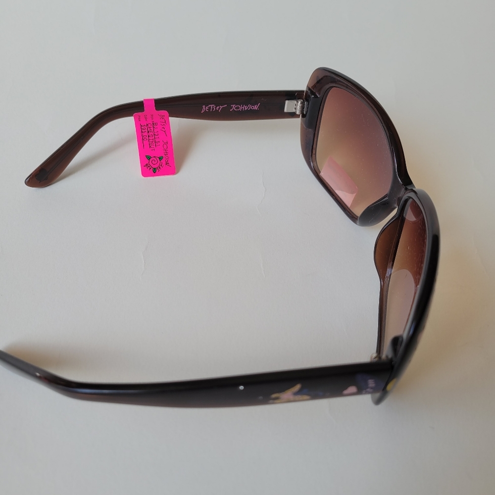 Betsey Johnson Sunglasses - Picture 3 of 6